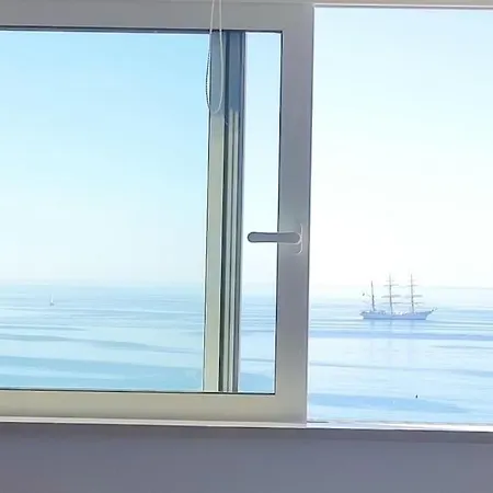 First Line Ocean View Apartment